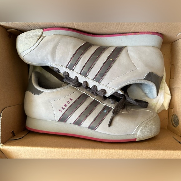 Lightly worn Women’s Adidas Samoa. Pink & grey. Kept in original box. - Picture 5 of 6